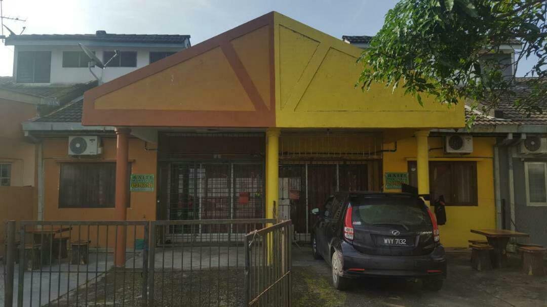 Baiti Homestay Gambang Esterno foto